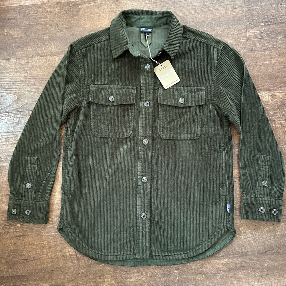 Patagonia Women’s Corduroy Overshirt Jacket in Pine Needle Green